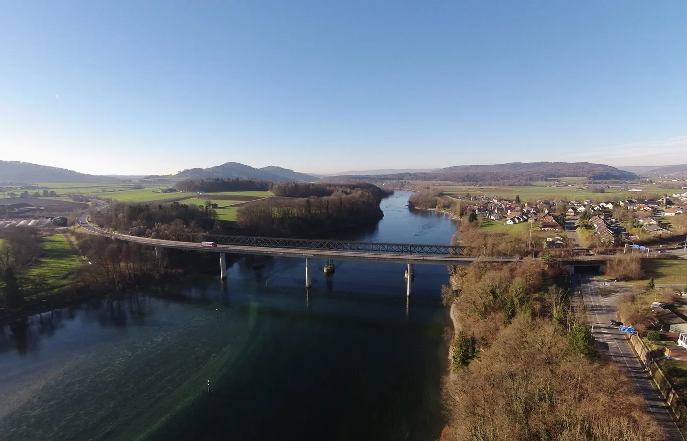 Die beiden Rheinbrücken bei Hemishofen – Strasse und Museumsbahn