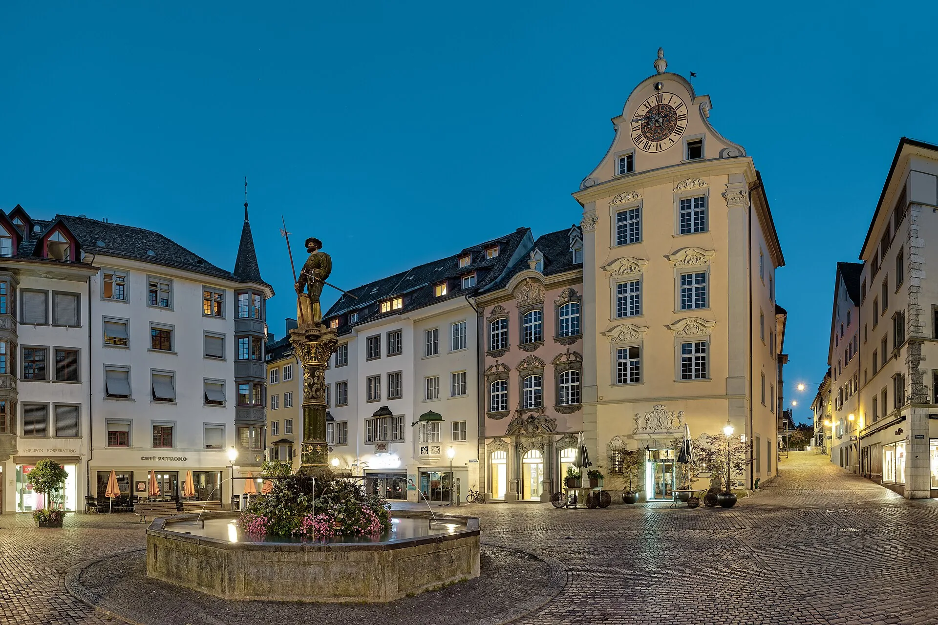 Fronwagplatz in Schaffhausen mit Brunnen und Bürgerhäusern