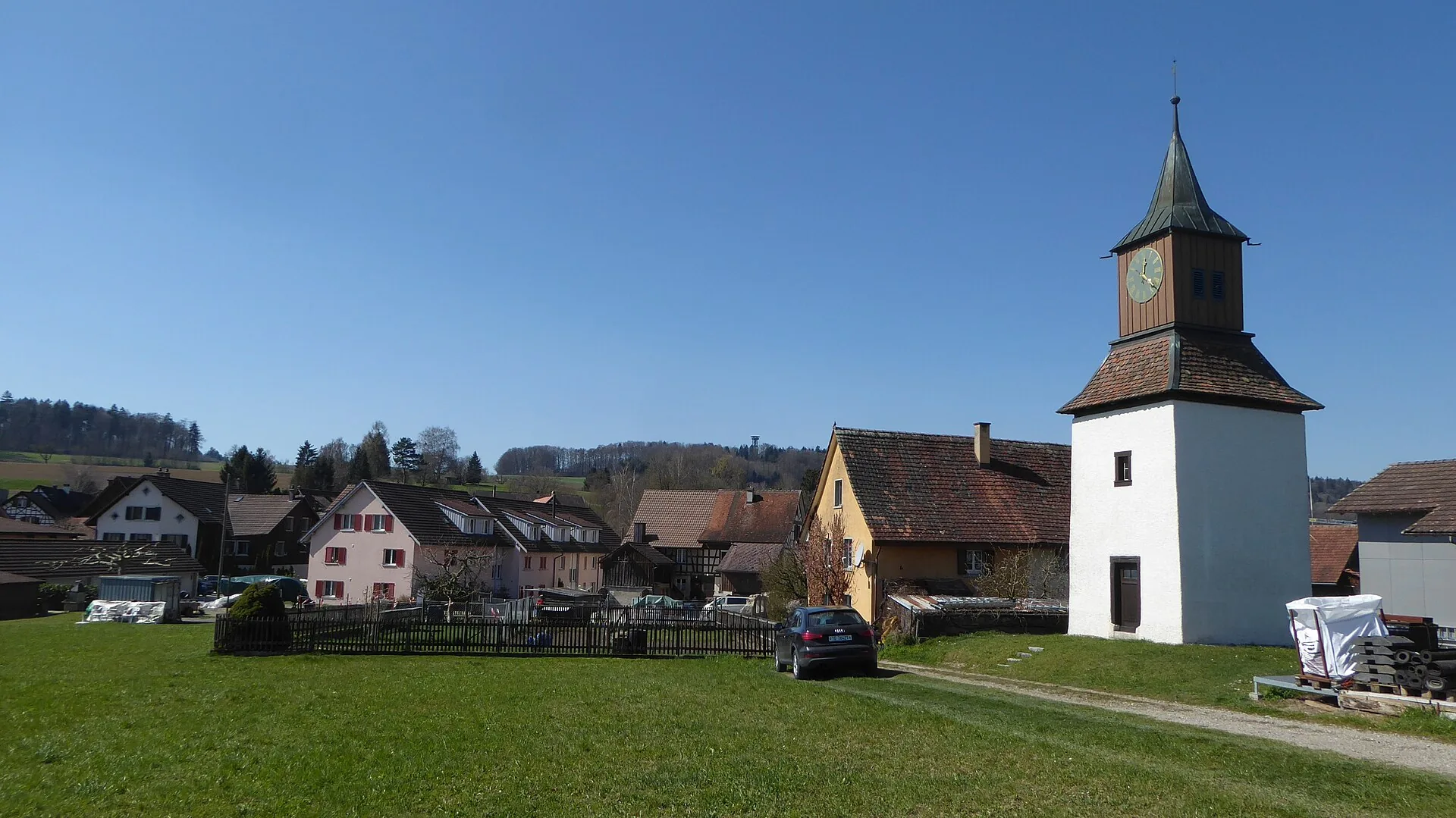 Mettschlatt mit dem weissen Glockenturm